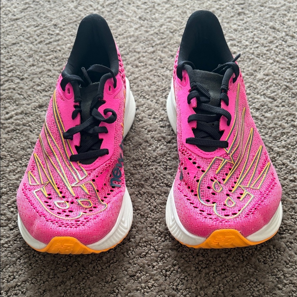 New Balance Women's fuel cell CARBON PLATED size 6